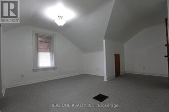 148 Victoria Ave N in Hamilton, ON - Building Photo - Building Photo