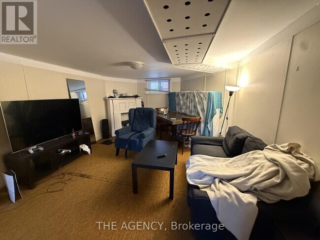 43 Indian Rd Crescent in Toronto, ON - Building Photo - Building Photo