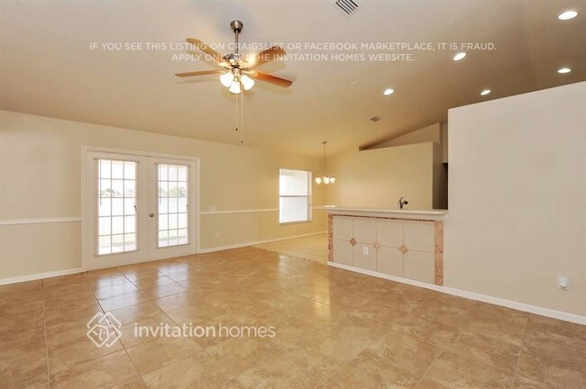 6705 Clair Shore Dr in Apollo Beach, FL - Foto de edificio - Building Photo