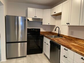 253 Mateo Way NE in St. Petersburg, FL - Building Photo - Building Photo