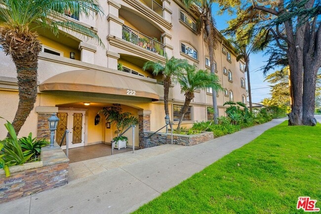 222 7th St in Santa Monica, CA - Foto de edificio - Building Photo
