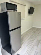 12225 NW 2nd Ave, Unit 1 in North Miami, FL - Building Photo - Building Photo