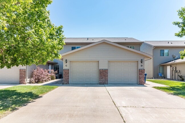 120 Shebal Ave in Harrisburg, SD - Foto de edificio - Building Photo