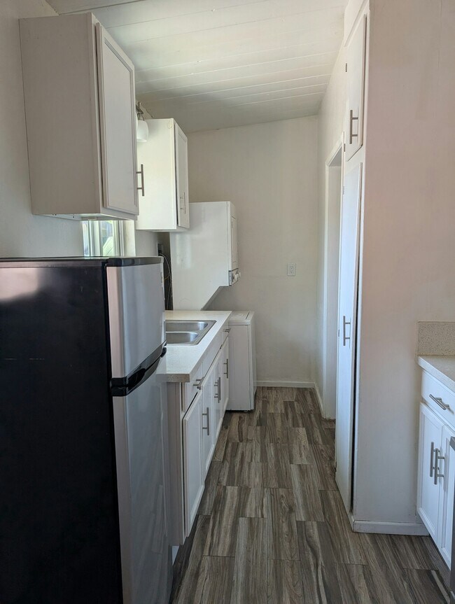 240 W Washington Blvd in Pasadena, CA - Building Photo - Building Photo