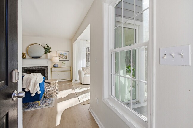 1407 Vicksburg Pl in Atlanta, GA - Foto de edificio - Building Photo