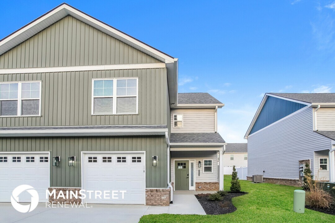 2059 N Sarah Dr in Jeffersonville, IN - Foto de edificio