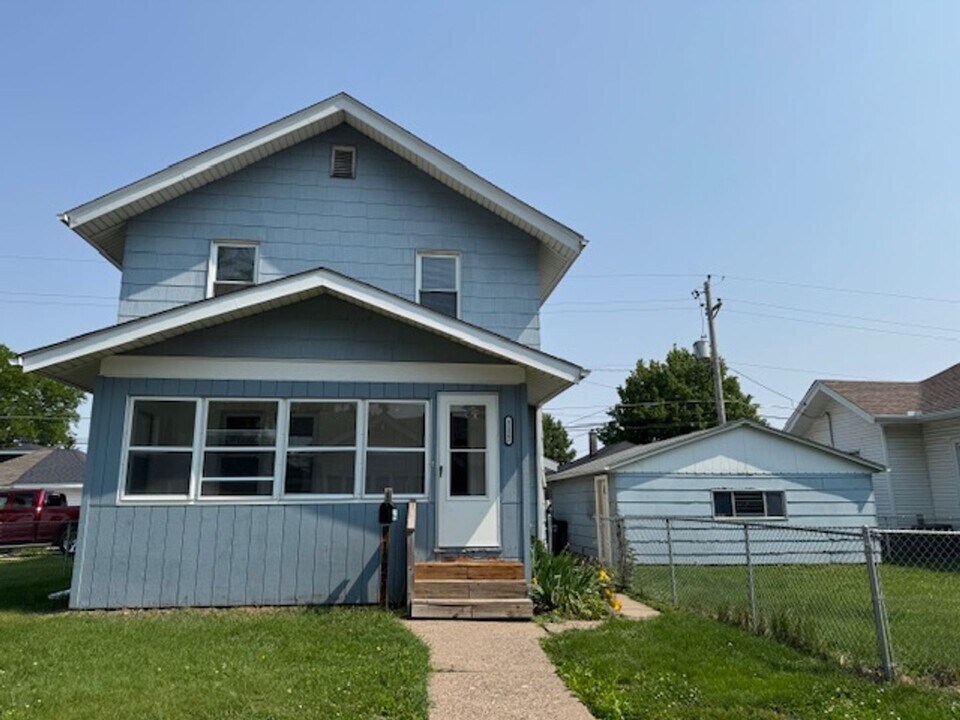1122 E Colorado St in Davenport, IA - Building Photo