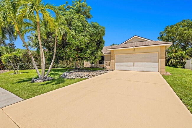 property at 1318 Bayport Ave