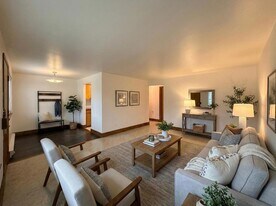 808 Ryan Ave in Sumner, WA - Building Photo