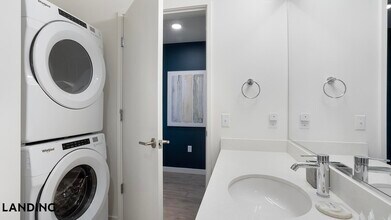 2301 E Union St, Unit B315 in Seattle, WA - Building Photo - Building Photo