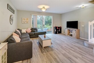 2052 Hacienda Terrace in Weston, FL - Building Photo - Building Photo