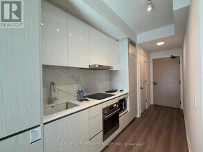 28 Interchange Wy in Vaughan, ON - Building Photo - Building Photo