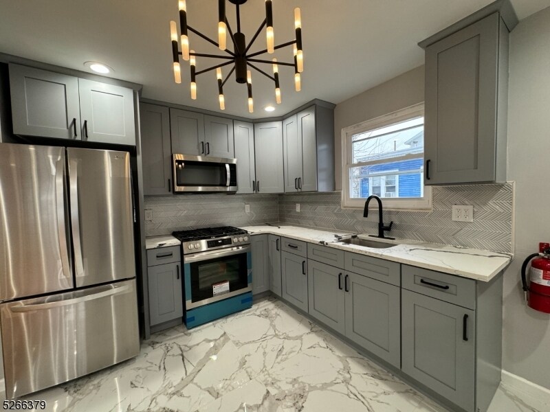 9 Westervelt Pl in Irvington, NJ - Building Photo