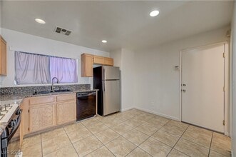 2275 Windmill Grove Ct in Las Vegas, NV - Building Photo - Building Photo