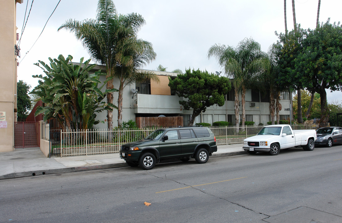 14417 Valerio St in Van Nuys, CA - Building Photo