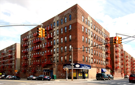 West Farms Estates in Bronx, NY - Foto de edificio