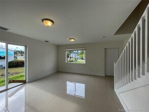385 NW 82nd Ter in Miami, FL - Building Photo - Building Photo