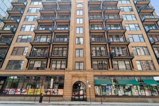 property at 625 W Jackson Blvd