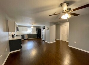 2311 Ave G in Nederland, TX - Building Photo - Building Photo