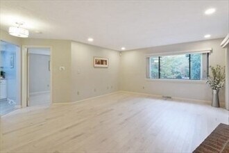 5 Treetop Park in Westborough, MA - Building Photo - Building Photo