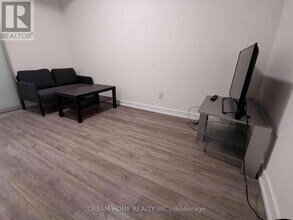 871 Sheppard Ave W in Toronto, ON - Building Photo - Building Photo
