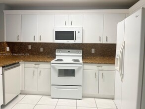 767 NW 42nd Pl in Pompano Beach, FL - Building Photo - Building Photo