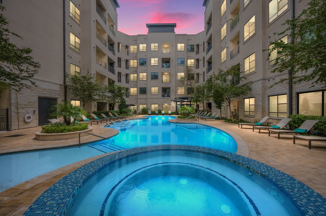 Millennium Six Pines in The Woodlands, TX - Building Photo