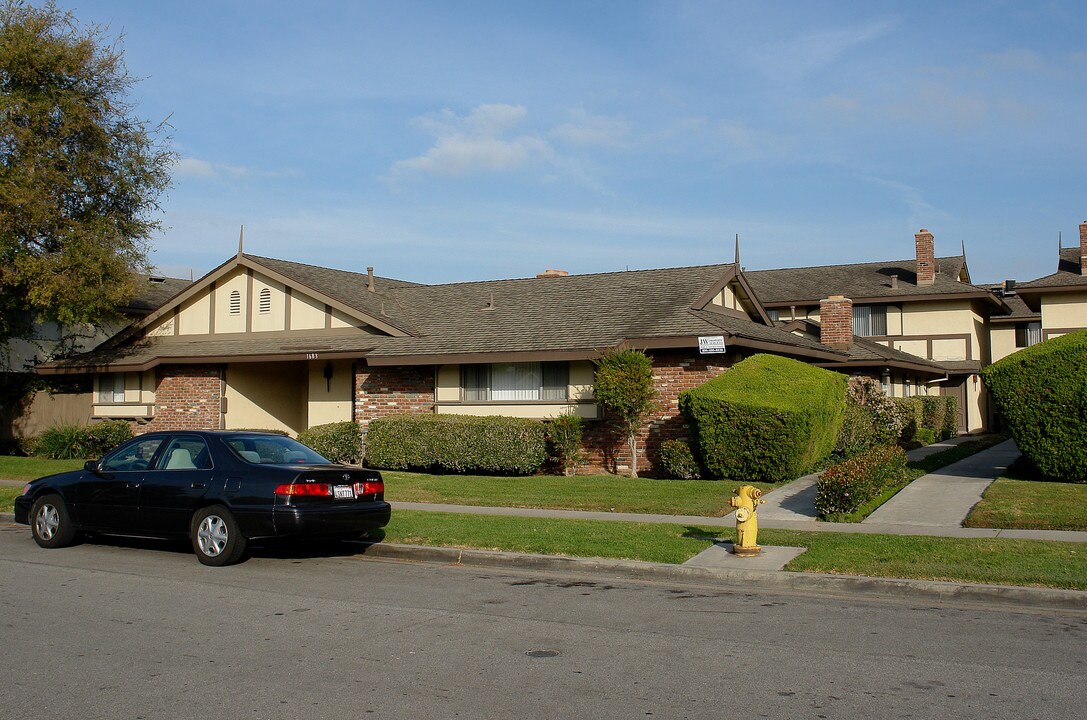 1683 W Cindy Ln in Anaheim, CA - Building Photo