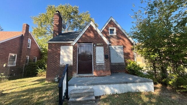 property at 14975 Hubbell Ave