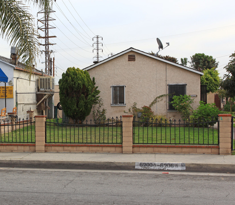 6200-6206 Heliotrope Ave in Bell, CA - Building Photo