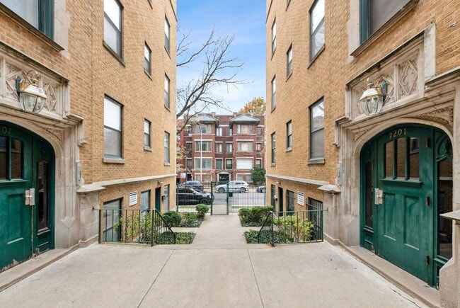 property at 7201 S Yates Blvd