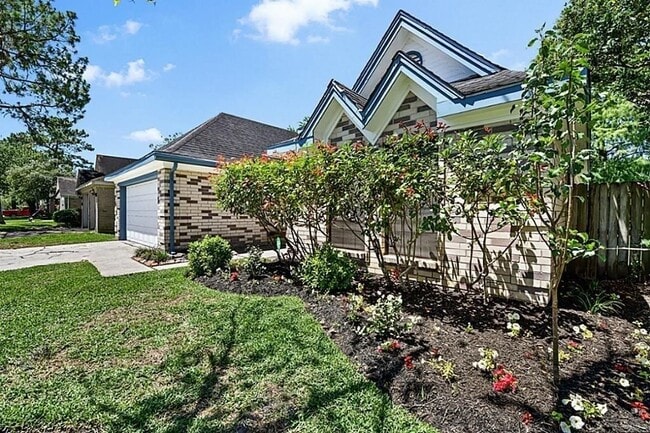 1038 St John Dr in Pearland, TX - Building Photo - Building Photo