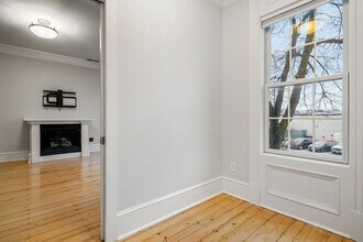 703 E 4th St, Unit 2 in Boston, MA - Foto de edificio - Building Photo