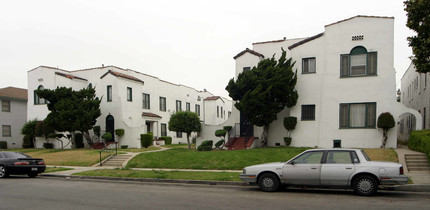 3843-3853 W 27th St in Los Angeles, CA - Foto de edificio - Building Photo