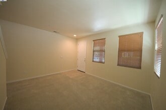 549 Chaparral Loop in Vacaville, CA - Building Photo - Building Photo