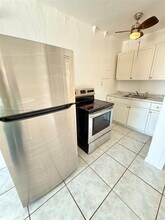 825 NW 9th St in Hallandale Beach, FL - Building Photo - Building Photo