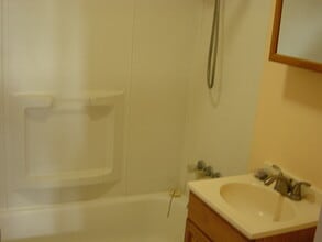 247 Smith Rd in Lake Ronkonkoma, NY - Foto de edificio - Building Photo