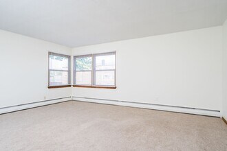 2025 Montreal Ave in St. Paul, MN - Building Photo - Interior Photo