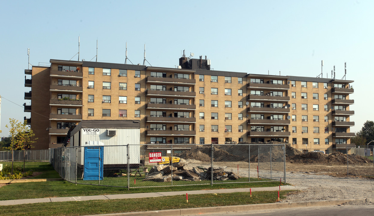 Esther Lorrie Apartments in Toronto, ON - Building Photo