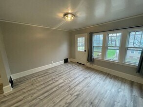 1440 N 28th St in Milwaukee, WI - Foto de edificio - Building Photo