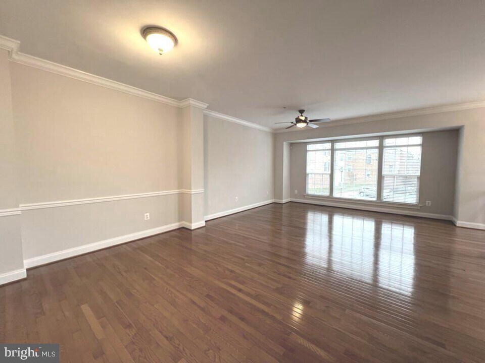 9854 Snow Bird Ln in Laurel, MD - Building Photo