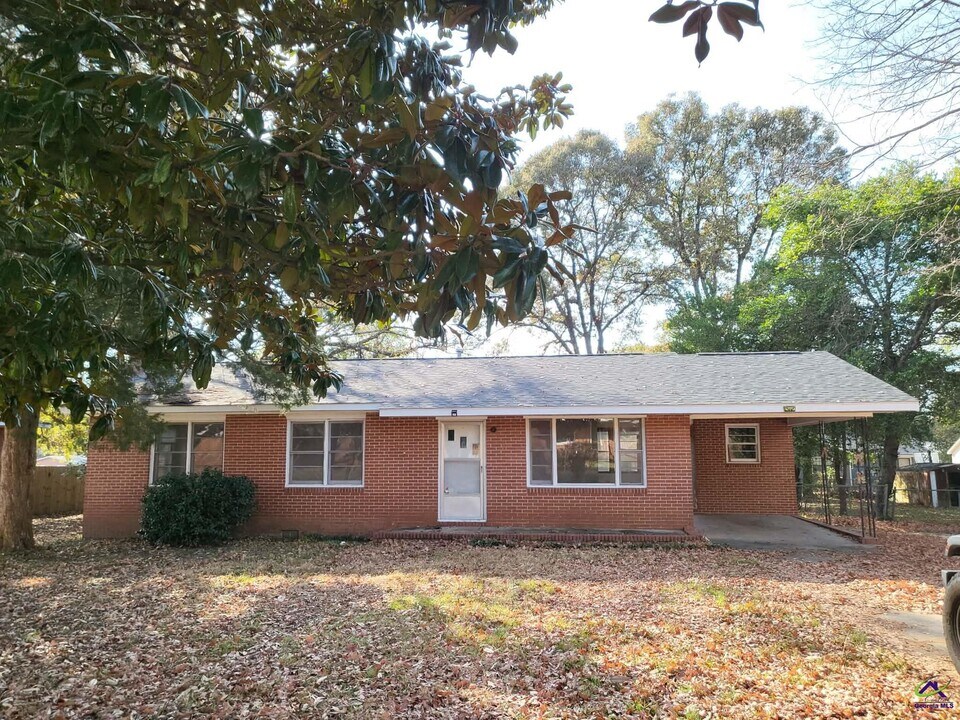 303 Sparta St in Warner Robins, GA - Building Photo