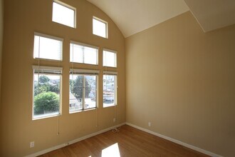 425 N Alvarado St, Unit 102 in Los Angeles, CA - Building Photo - Building Photo