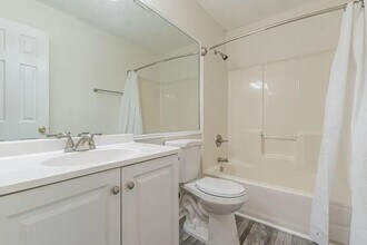 5545 Northcut Dr in Atlanta, GA - Building Photo - Building Photo