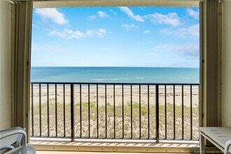 10310 S Ocean Dr in Jensen Beach, FL - Foto de edificio - Building Photo