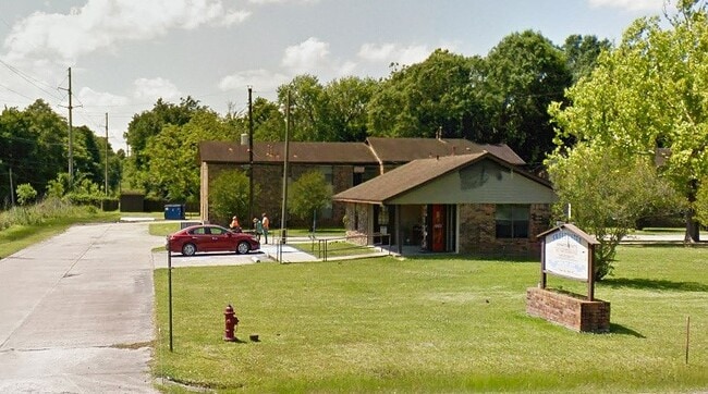 property at 865 TX-105