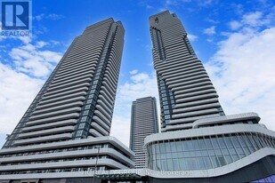 8 Interchange Wy in Vaughan, ON - Building Photo