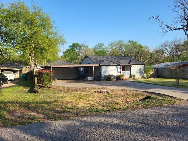 614 Highland Ave in Waxahachie, TX - Building Photo - Building Photo
