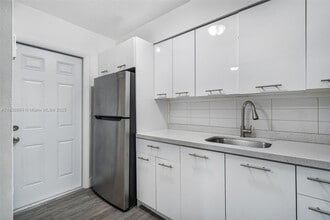 7600 Pembroke Rd in Miramar, FL - Building Photo - Building Photo