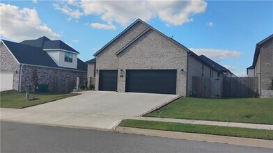 710 Harbison St in Bentonville, AR - Building Photo - Building Photo